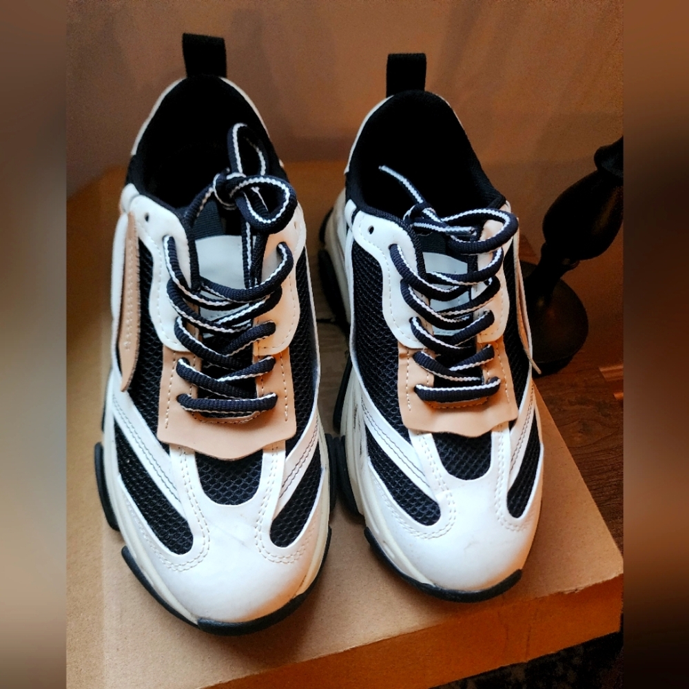 Stylish Steve Madden POSSESION Black, Tan, and White Sneakers